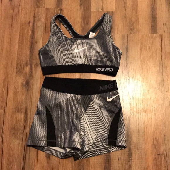 Nike pro sports bra and shorts - Picture 1 of 1